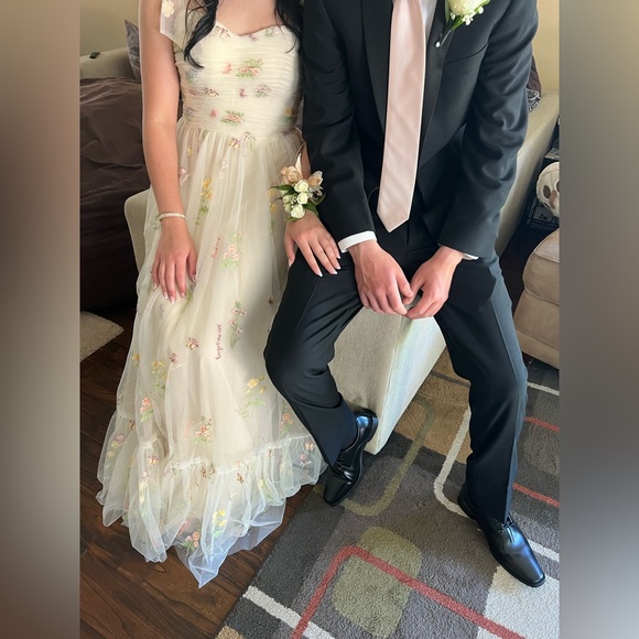 $165.00 Beautiful floral champagne dress!
Like knew, Worn ONCE for 7 hours. - Picture 2 of 9